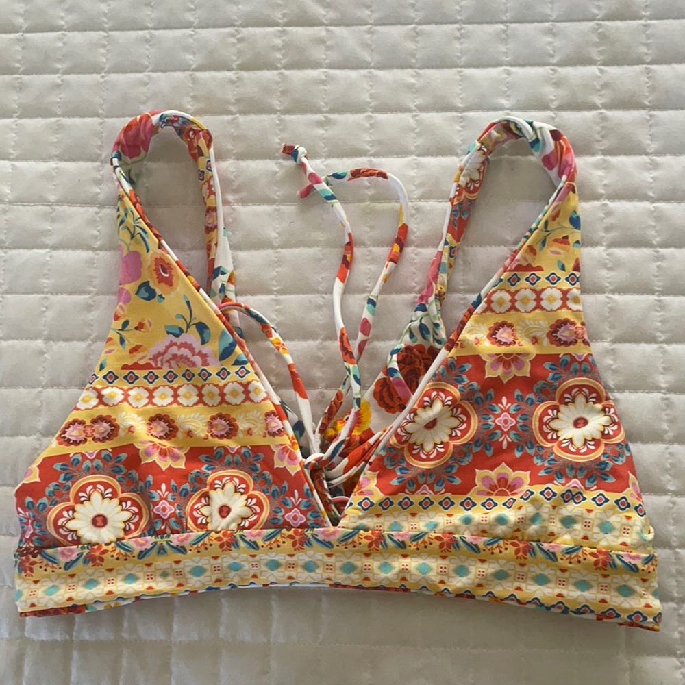 Beautiful, fun swim top!☀️